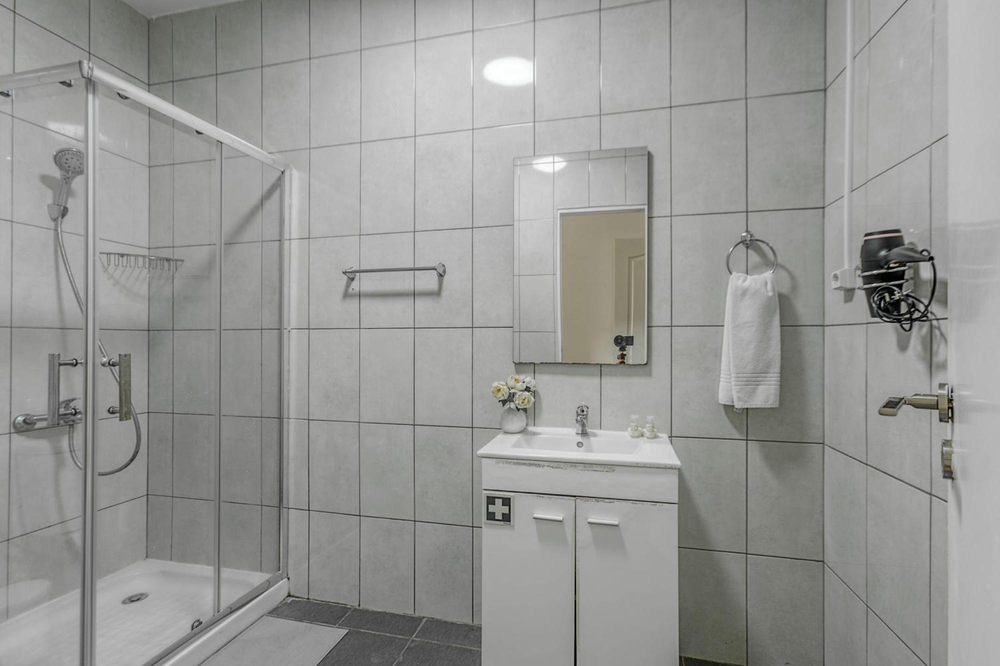 Travel & Live Aliados Apartment Porto Room photo