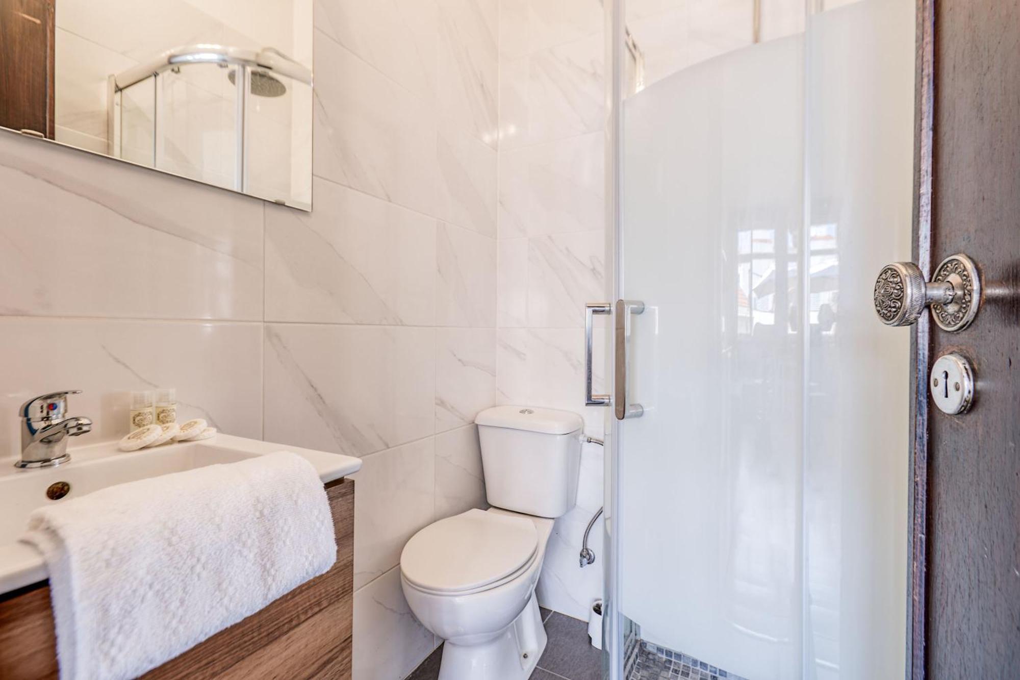 Travel & Live Aliados Apartment Porto Room photo