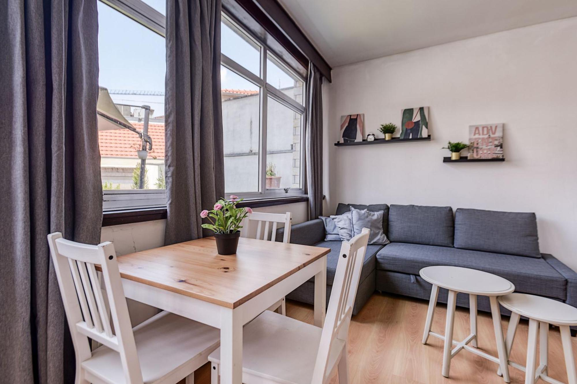 Travel & Live Aliados Apartment Porto Room photo