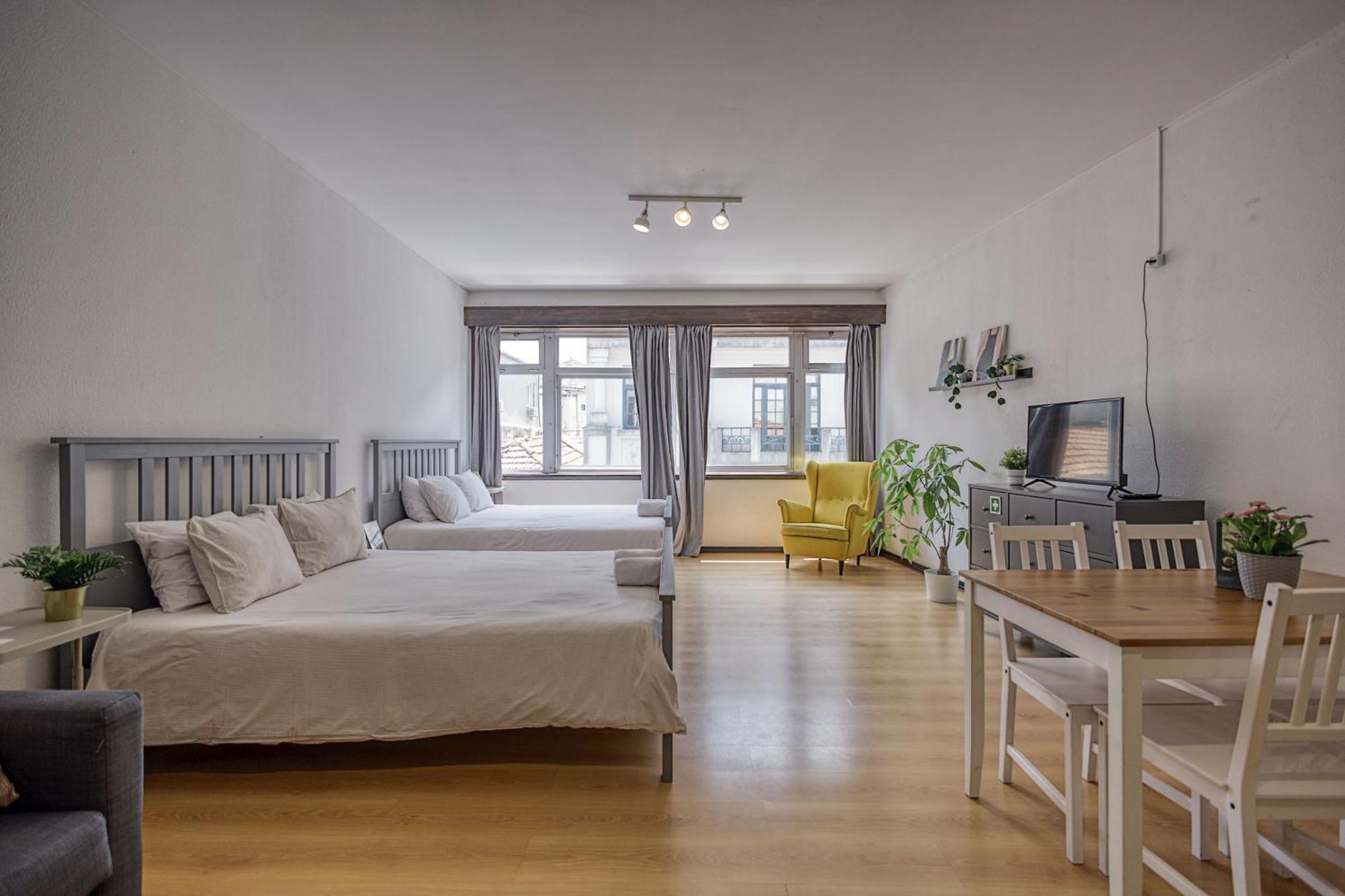 Travel & Live Aliados Apartment Porto Room photo